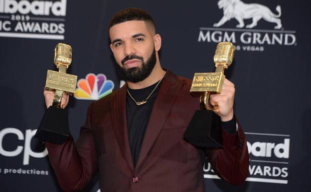 Drake triunfa en los premios Billboard Music Awards con 12 galardones