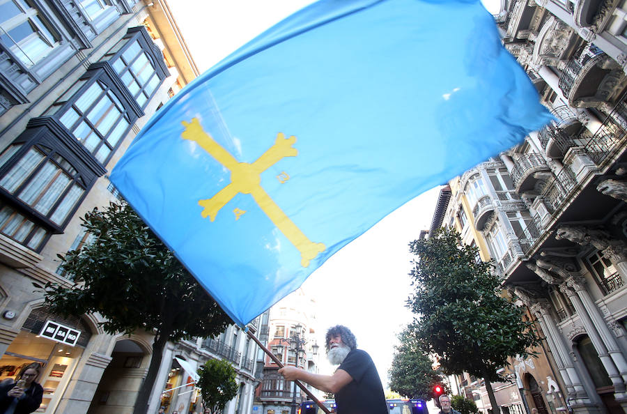 La proximidad de las elecciones caldea la oficialidad del asturiano: «Ye'l momentu»
