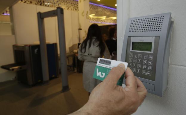 Este domingo entra en vigor la norma de fichar en el trabajo