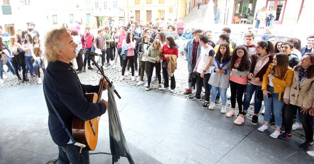700 alumnos 'descubren' Oviedo