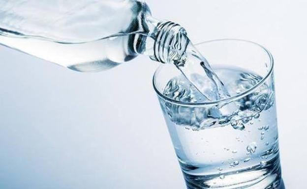 Muere de un infarto por beber agua fría tras hacer deporte