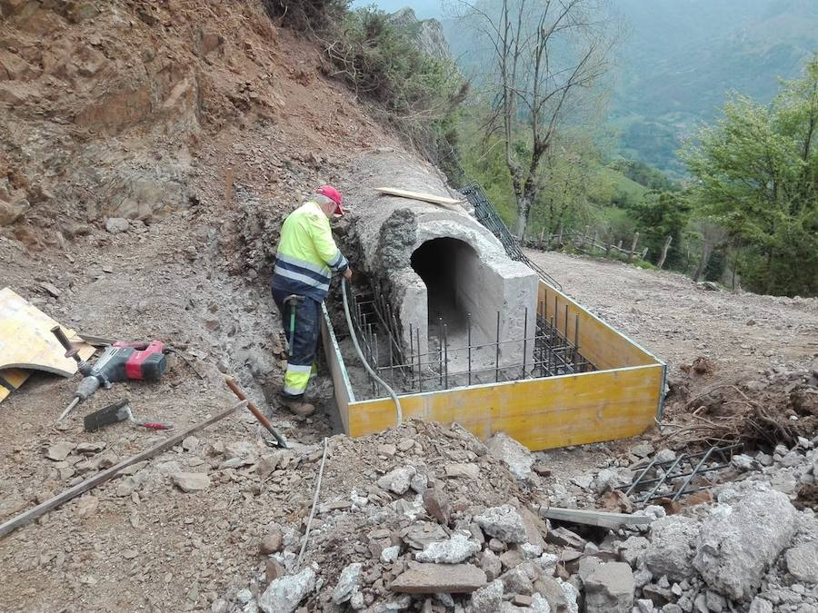 Reparacion de la avería en la traída de Los Arrudos