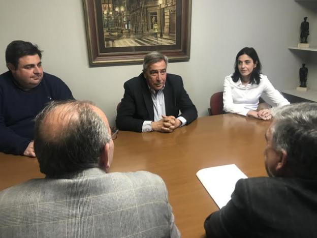 Muñiz alaba la labor de los serenos y promete más aportación