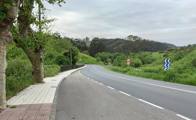 Herido leve tras volcar antes de la curva de La Consolación en Corvera