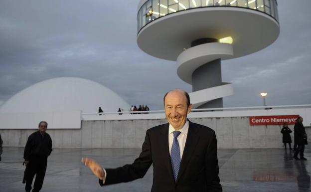 FOTOS: La estrecha vinculación de Pérez Rubalcaba con Asturias