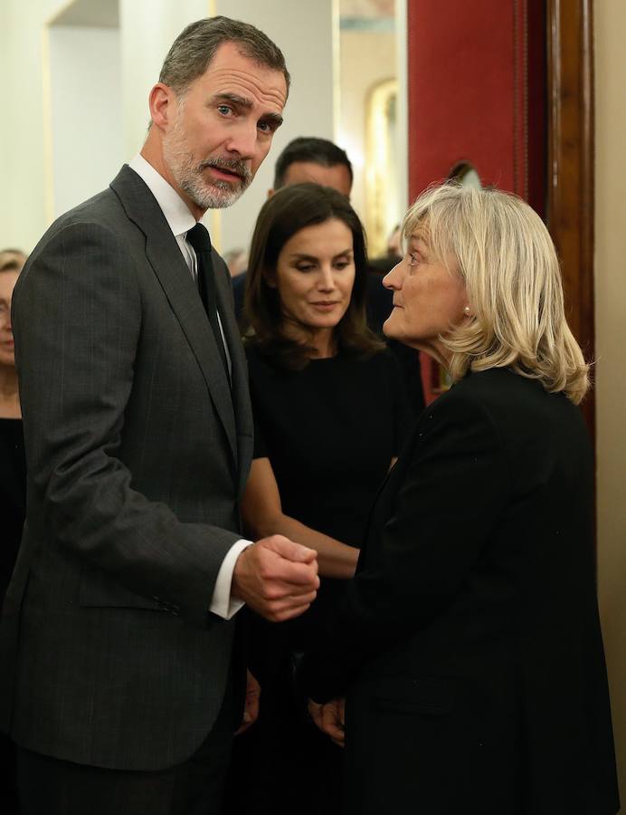 VÍDEO: Los Reyes rinden homenaje a Alfredo Pérez Rubalcaba en la capilla ardiente del Congreso de los Diputados