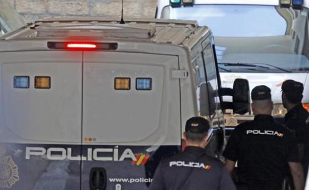 Investigan si una anciana murió por inanición tras fallecer su cuidadora