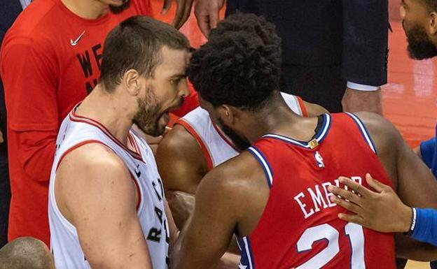 El gesto de consuelo de Marc Gasol a Embiid que conmueve al mundo