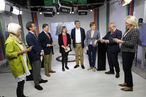 Un debate a dos velocidades y siete voces