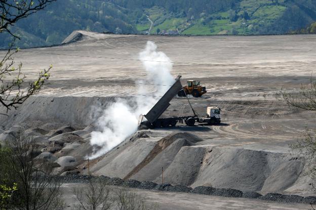 Hunosa quiere reducir los vertidos a Pumardongo vendiendo los áridos