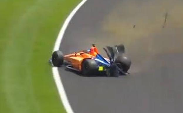 Aparatoso accidente de Alonso tras impactar contra el muro en Indianápolis