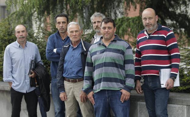 Quejas por el canto de las gallinas, el olor de las vacas o el perro pastor