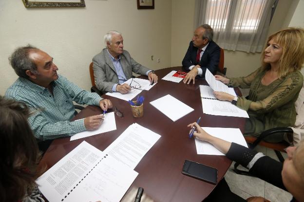 López propone crear un consejo sectorial para «dinamizar» el comercio