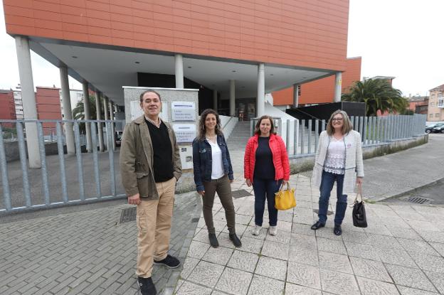 Reclaman abrir todas las plazas del centro de mayores de La Magdalena