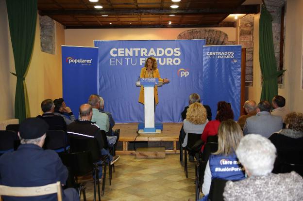 El PP de Llanes presenta su programa electoral junto a Teresa Mallada