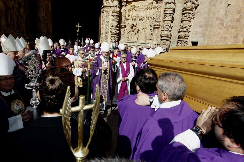 El último adiós al obispo de Astorga