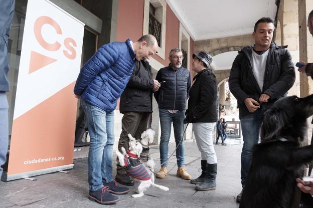 Un censo de ADN canino para multar la no recogida de heces, pide Sarasola