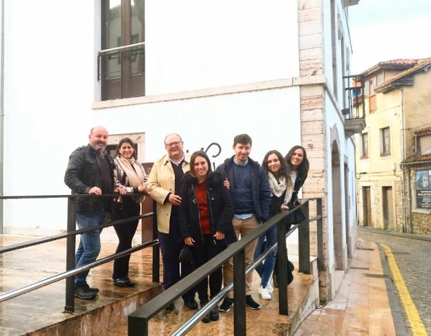 Puente plantea abrir el palacio Fontela a las asociaciones