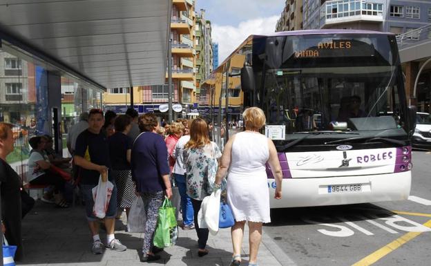 Detienen a un hombre tras agredir a varios policías locales en Avilés