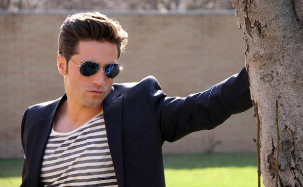 David Bustamante se «transforma» en Paula Echevarría