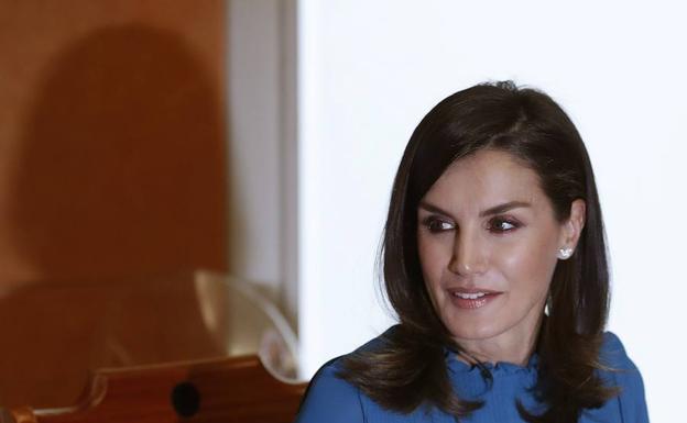 La Reina Letizia elige un diseño de Zara como guiño a Amancio Ortega