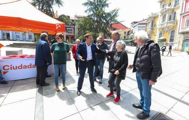 Los candidatos exprimen la campaña