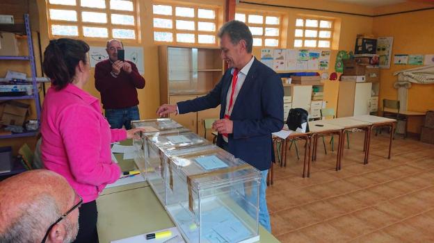 Jorge Suárez logra la mayoría absoluta en Gozón