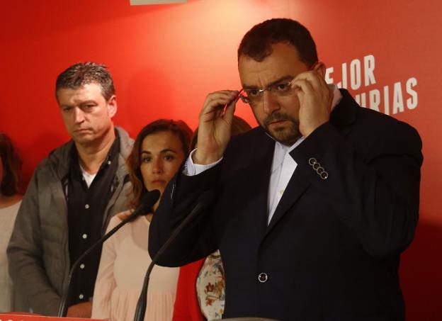 Barbón presiona a Ciudadanos para que facilite pactos locales y permita retener Oviedo