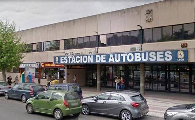 Detenido un hombre por realizar tocamientos a una pasajera en un autobús Asturias-Madrid