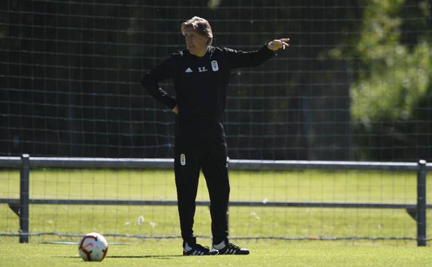 Egea: «Me gustaría seguir en el Real Oviedo, me he metido en su piel»