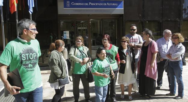 «El martes me echan a la calle con mis hijos; ya he llamado a veinte pisos y no me alquilan»