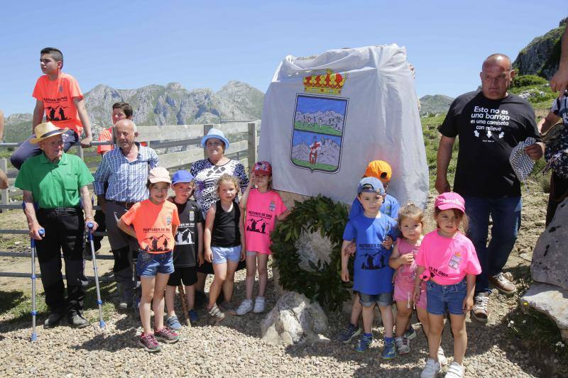 Medio millar de personas en la primera Fiesta del Pastor en Onís