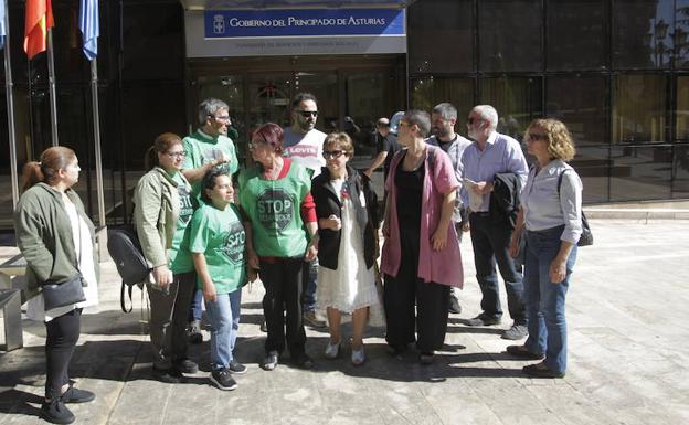 La familia desahuciada en Oviedo vivirá separada hasta encontrar un piso que pueda pagar