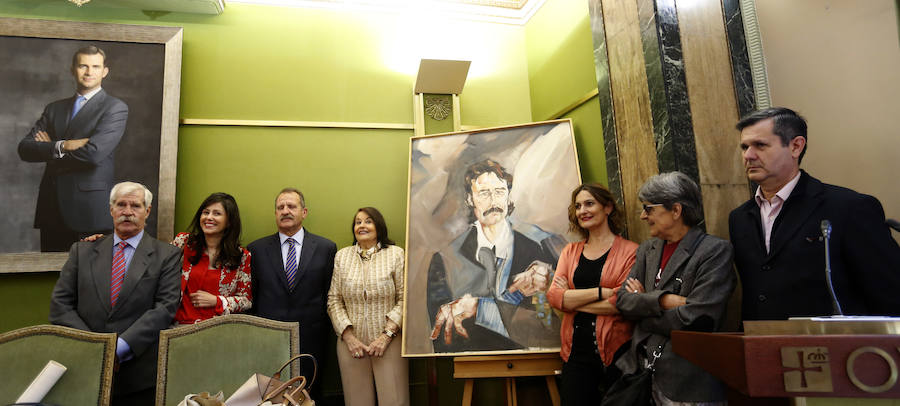Oviedo entrega la distinción de Hijo Predilecto a título póstumo a Juan Cueto