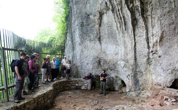 La cueva de El Conde, en Santo Adriano, podrá abrirse al público