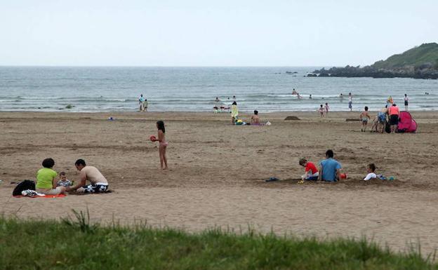 Solo tres playas de Asturias tienen una calidad del agua «insuficiente»