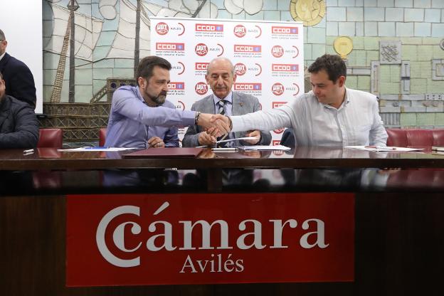 La Cámara y los sindicatos mayoritarios crean una mesa en defensa de la industria