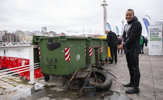 900 kilos de cristal bajo el mar de Gijón