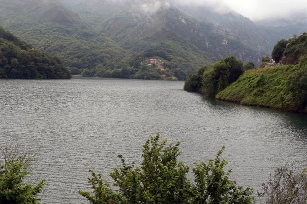 Ninguna empresa muestra interés por el uso lúdico del pantano de Tanes