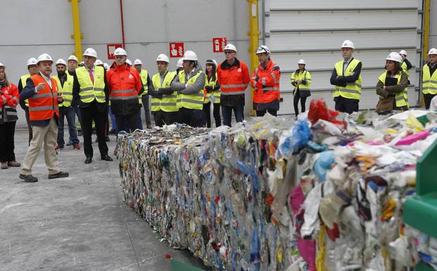 Cogersa pone en marcha la nueva planta de separación de envases ligeros