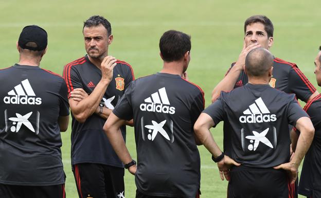 La selección de Luis Enrique, a medio camino