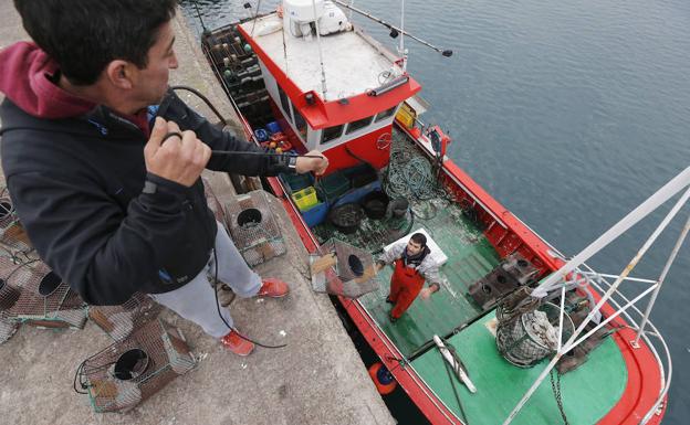 Los pescadores se preguntan cómo van «fichar» en el mar