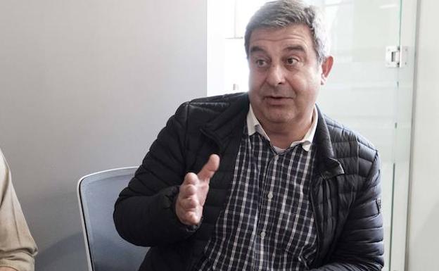 Esteban Aparicio quemará en la hoguera de San Xuan «el resultado de las elecciones»