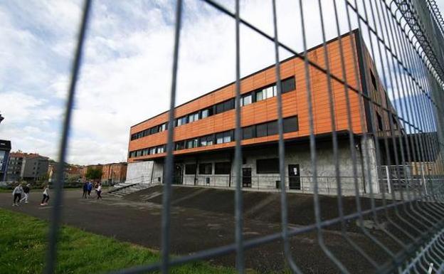 El IES Astures de Siero expulsa «durante un día» a dos alumnos por practicar un reto viral