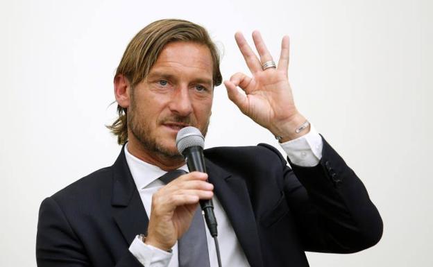 Totti dimite de su cargo de la Roma