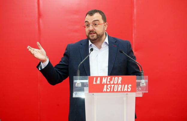 La FSA da la espalda a Vázquez pese a su desmarque del pacto con el PP en Oviedo