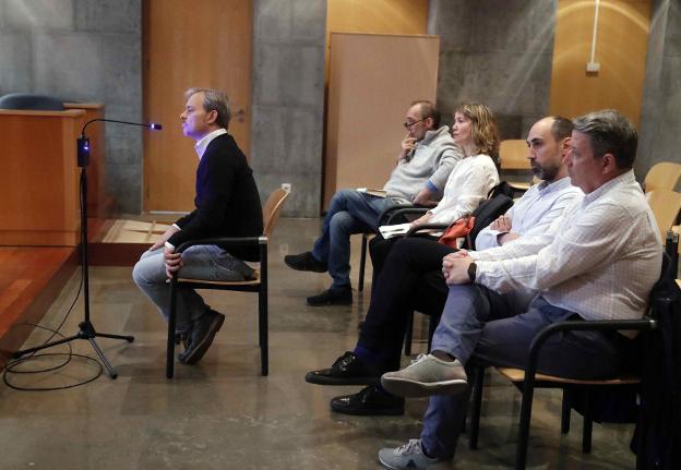 Grueso se quejó de las «tensiones» financieras del Niemeyer a Areces