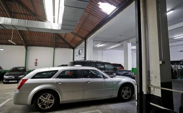 Herido un niño de once años al caer desde un primer piso en Gijón