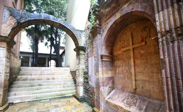 «Franco nunca fue investido como rector honorario de la Universidad de Oviedo»