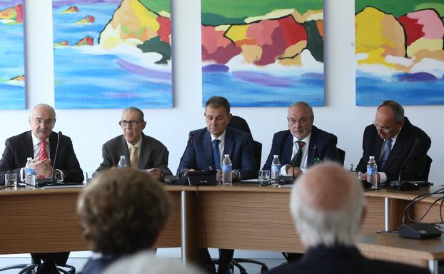 El gobernador del Banco de España clausurará los cursos de La Granda